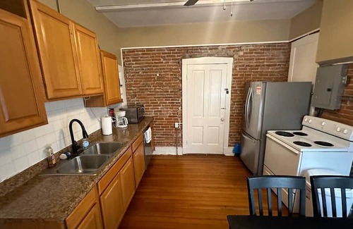 St. Charles Historic District Haus | Madison House 2 -Walk to Main St