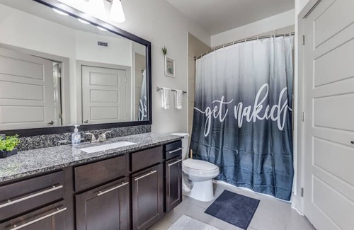 Washington Ave./ Memorial Park Wohnung | Modern Apartment with WiFi, pool and fitness room in vibrant Houston
