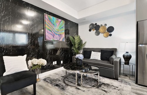 Niagara Falls Wohnung | Stylish 2BR Suite Located 7 Mins From the Falls and Sleeps 6 guests