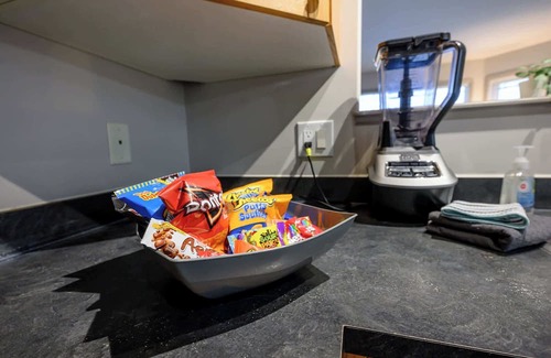 Grande Prairie Haus | King Bed | Workspace | Fast Wi-Fi | Long Stays OK