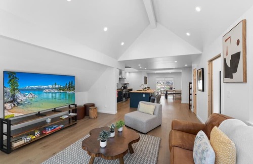 Brockway Haus | Walk to Speedboat Beach