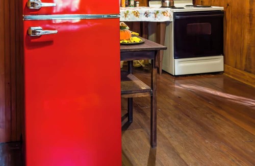 Fairview Kabine | Charming, private, 1952 log cabin in the country 4 miles from Fairview.