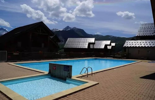 Saint-Jean-d'Arves Wohnung | Residence Les Marmotes - Apartment in chalet near the slopes and ski school