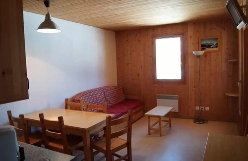 Saint-Jean-d'Arves Wohnung | Residence Les Marmotes - Apartment in chalet near the slopes and ski school