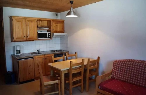 Saint-Jean-d'Arves Wohnung | Residence Les Marmotes - Apartment in chalet near the slopes and ski school