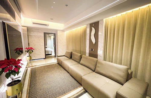 Tambo Wohnung | Luxurious 4-bedroom with Sunset & Pool View across Okada Manila Bay near Airport