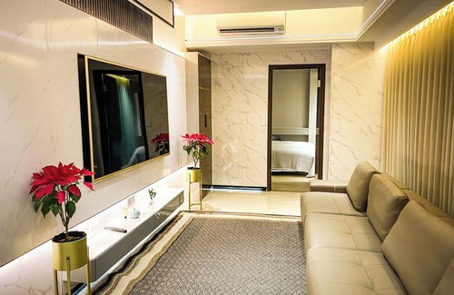 Tambo Wohnung | Luxurious 4-bedroom with Sunset & Pool View across Okada Manila Bay near Airport