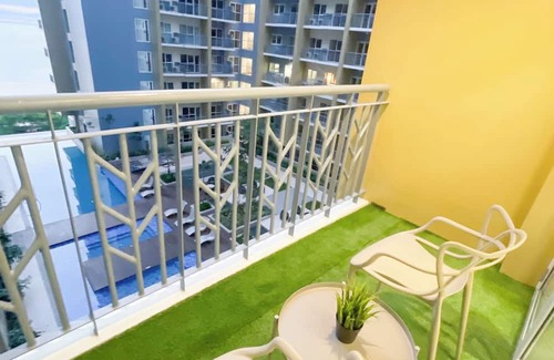 Tambo Wohnung | Luxurious 4-bedroom with Sunset & Pool View across Okada Manila Bay near Airport