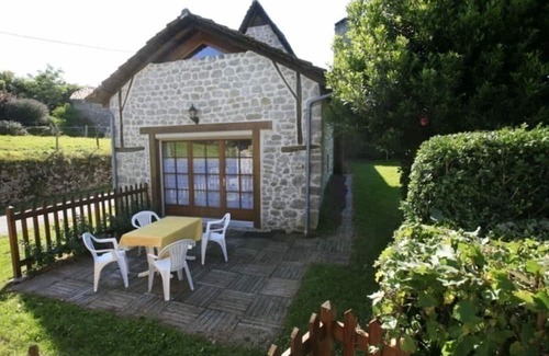 Mourjou Hütte | Charming house with garden, 2 bedrooms, pets allowed, in Mourjou