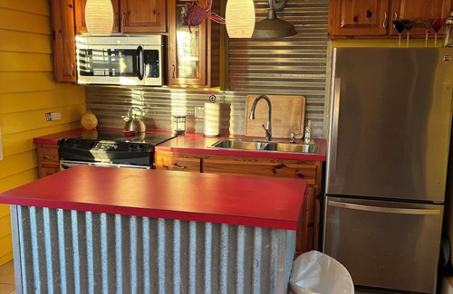 Panacea Haus | Cutest 2-bedroom house on the Bay with access to the gulf across the street