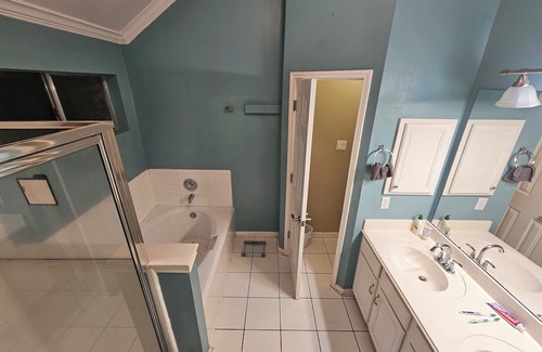 Spring Haus | Spacious 2140sqft 4-bedroom house with AC, WiFi. NO PARTIES/SMOKING.
