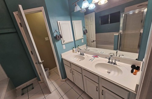 Spring Haus | Spacious 2140sqft 4-bedroom house with AC, WiFi. NO PARTIES/SMOKING.