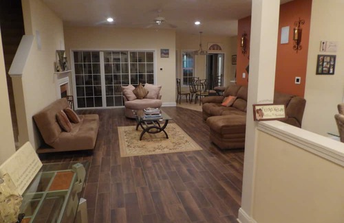 Waterford Plantation Haus | 5-bed home in Myrtle Beach has AC, WiFi, pool table, garage, HOA large amenities