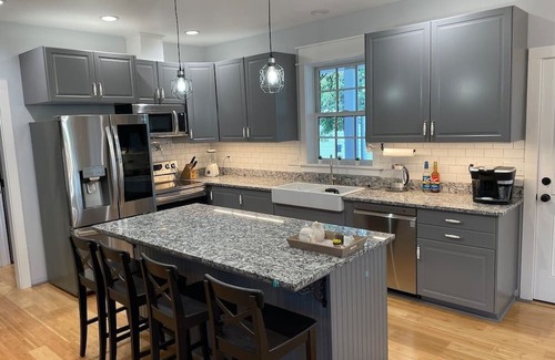 Brownsville Haus | Fabulous Solar Powered Farmhouse with EV Charger