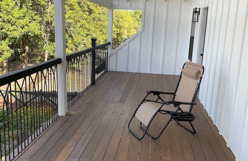 Brownsville Haus | Fabulous Solar Powered Farmhouse with EV Charger