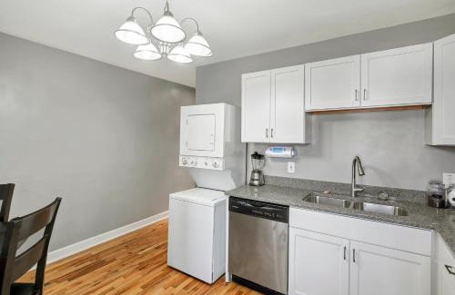 Southwest Garden Haus | Historic First Floor Tower Grove Unit with 4 queen beds STL 1W