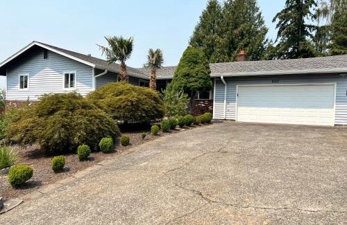 Lents Haus | Entire Elegant Home For You.