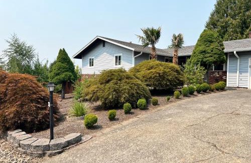 Lents Haus | Entire Elegant Home For You.