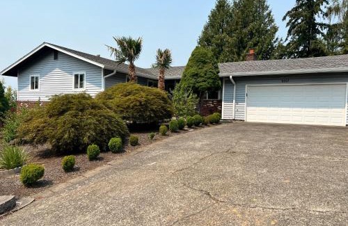 Lents Haus | Entire Elegant Home For You.