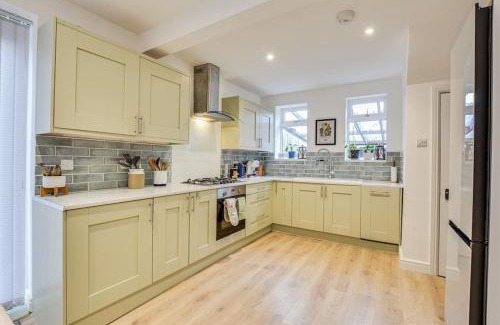Little Hulton Haus | Modern and stylish 2 beds house