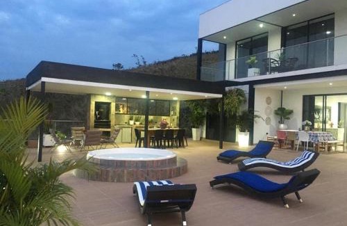 Calima Haus | Casa Lago Calima Valle del Cauca