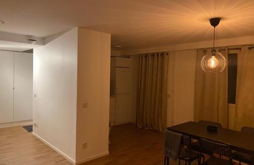 Huskvarna Wohnung | Mysig 1 rok med trädgård
