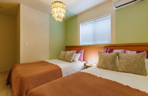 Kadena-cho Haus | オープンセール ビーチまで車で4分 駐車場2台 最大10名 ツインロッジ碧