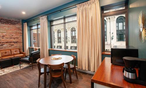 Downtown - Waterfront Wohnung | The Intrepid Rentals