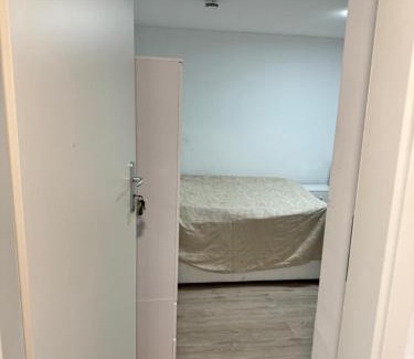 Villingen-Schwenningen Haus | Möbliertes Zimmer
