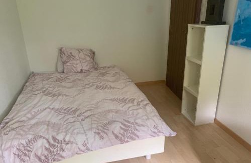 Oberlunkhofen Haus | Gemütliches Zimmer im Grünen mit eigenem Bad WC