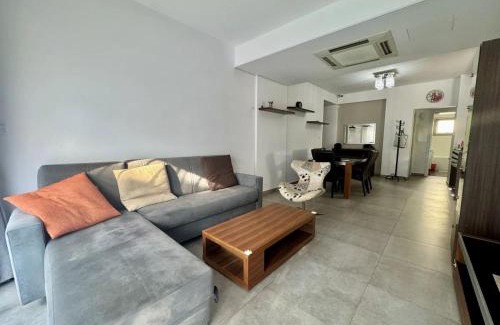 Germasogeia Wohnung | Sophisticated 2BR with Pool & Terrace Views