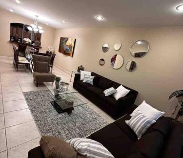 McAllen Wohnung | Hermosa casa dentro del lujoso condominio con alberca y mas