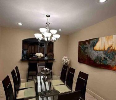 McAllen Wohnung | Hermosa casa dentro del lujoso condominio con alberca y mas