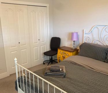 Richmond Haus | Large suite with separate bathroom
