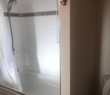 Richmond Haus | Large suite with separate bathroom