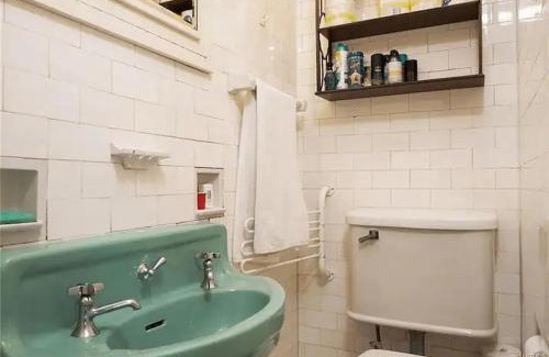 White Plains Haus | Double Room At Cozy Homeva