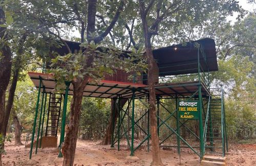 Baihar Sonstige | Treehouse at Kamp