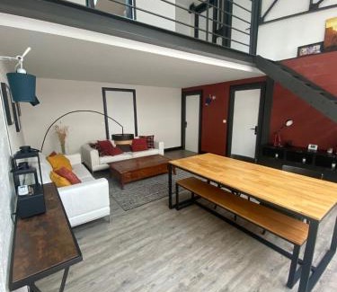 Melun Haus | Loft avec Piscine Intérieure et Jardin