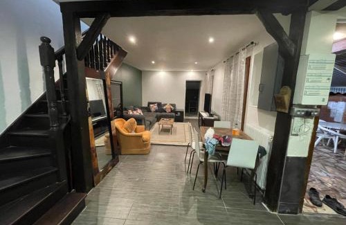 Bezons Haus | Izzy