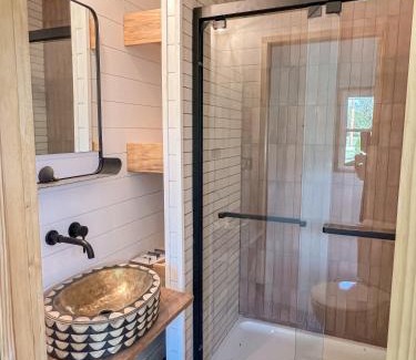 Geneva Skihütte | The Cork Cottages Rouge No 2