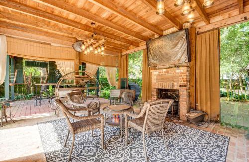 New Roads Haus | Whimsical New Roads Home Less Than 1 Mi to Main Street!