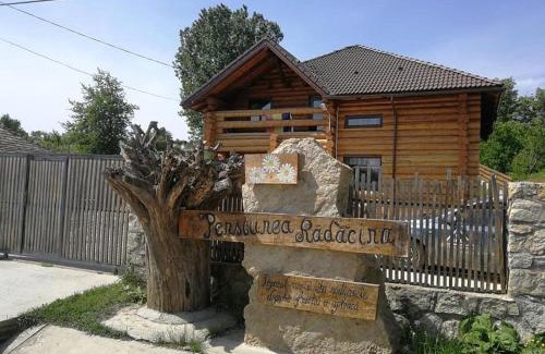 Dobrovat Haus | Pensiunea Rădăcina