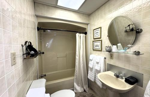 Gypsum Bed & Breakfast | Victorian Inn Bed & Breakfast Room 1 The Nest Nook