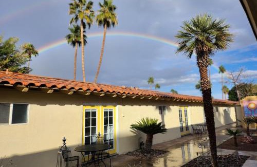 Warm Sands Hotel | EDR Hotel - Weekday Oasis & Weekend Party Destination