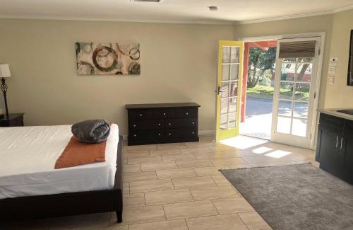 Warm Sands Hotel | EDR Hotel - Weekday Oasis & Weekend Party Destination