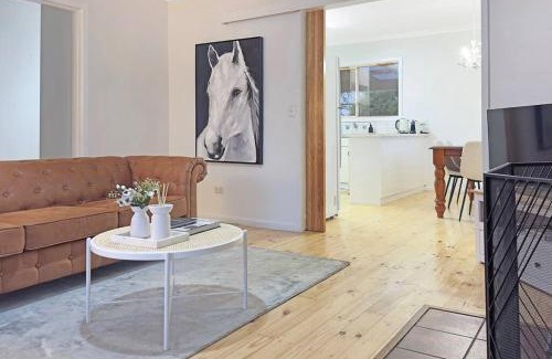 Romsey Haus | 'Hawthorn Park' Farm Homestead in Macedon Ranges