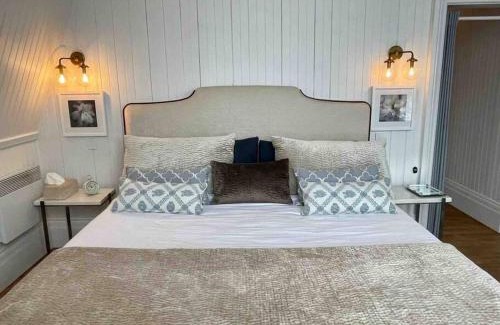 Low Haus | 1928 SchoolHouse w/ luxe pool and panoramic views