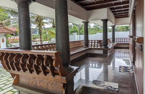 Ettumanoor Haus | Swimming Pool Naalkett Tharavad Villa with nice Ambience
