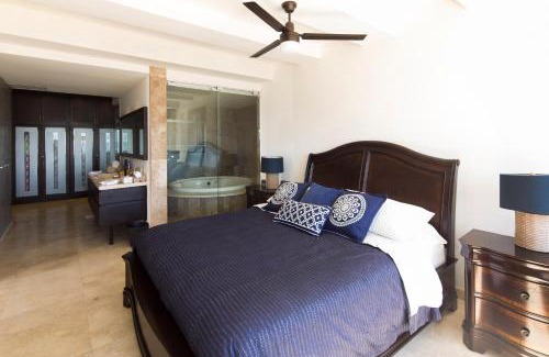 Cabo Bello Villa | Casa Luna - Oceanfront, Infinite Pool, Arch View & Double Jacuzzi.
