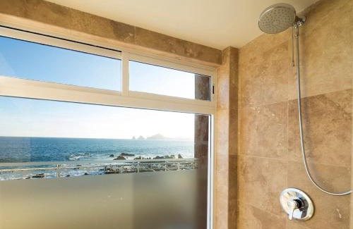 Cabo Bello Villa | Casa Luna - Oceanfront, Infinite Pool, Arch View & Double Jacuzzi.